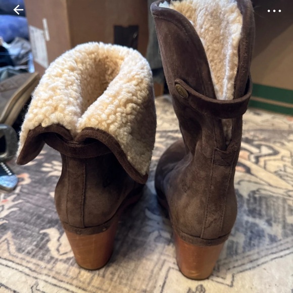 UGG Lynnea Brown Nubuck leather Clog Boots with Shearling - Picture 6 of 6